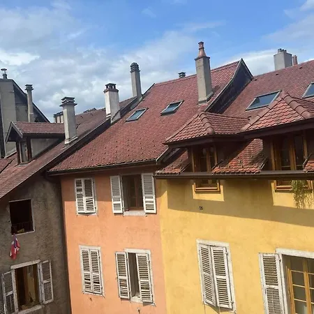 L'escalier Du Chateau T4 Duplex 9 Couchages 4* Appartamento Annecy